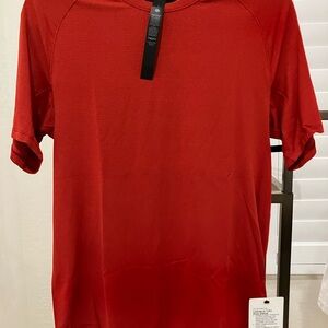 lululemon athletica License to Train Red Short Sleeve Tee